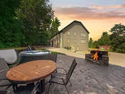 92 Locust Lane | 16 BDRMS, Sleeps 34, Pool, HotTub - Image 5