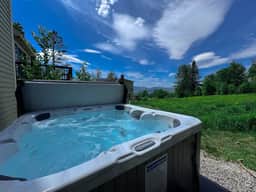 Black Mountain Ski in/out Home | Views + Hot tub! - Image 2