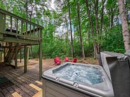 Cozy Mt. Home Tucked Away yet Close to Everything! - Image 5