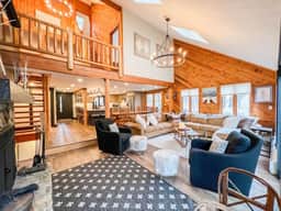 Expansive 3800 ft.² Home | Private Gym & Hot Tub! - Image 4
