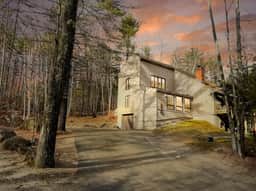 Expansive 3800 ft.² Home | Private Gym & Hot Tub! - Image 3