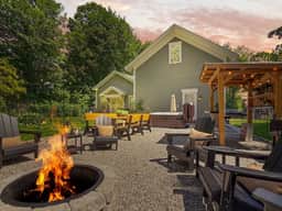Fowler Farmhouse | Downtown | Beach | Hot tub +Bar - Image 4