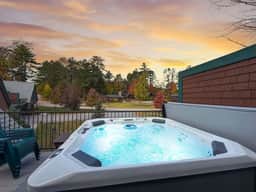 Luxe Mountain Home | River, Cranmore, Hot Tub - Image 3