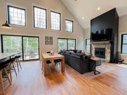 New Luxe 4BR/3BA Home in the Heart of the Valley! - Image 2