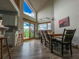 Serene Mountaintop Escape | Best Views in Bartlett - Image 2