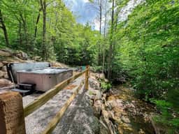Spacious, Hot Tub, Game Room & Private Brook - Image 2