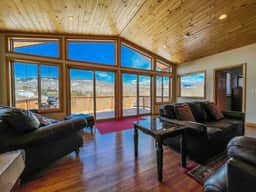 The Mountainview Escape | Luxury, Views & Hot Tub - Image 3