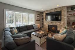 The West Nest | Private, Hot Tub, Central, 4 Bdrm - Image 3