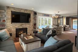 The West Nest | Private, Hot Tub, Central, 4 Bdrm - Image 5