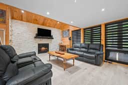 Scenic Lodge | Hot tub, Firepit, Modern, Quiet - Image 5