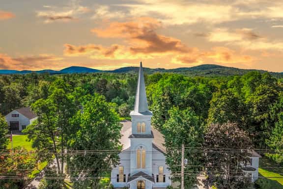 1826 Conway Renovated Church | 5 Bdrm, Pond Access - Image 1