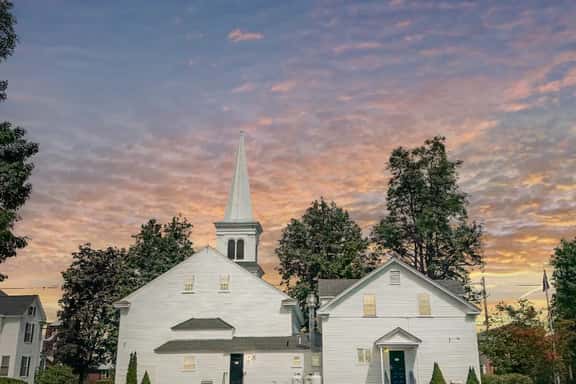 1908 Conway Meeting House | 5 Bedroom, Lake Access - Image 1