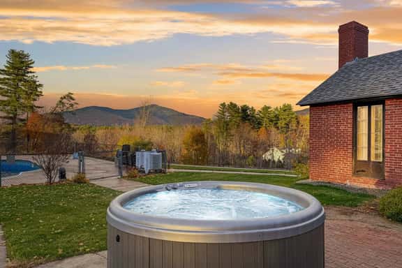 70 Locust Lane | Pool, Hot Tub, Sleeps 13, 6 BDRM - Image 1