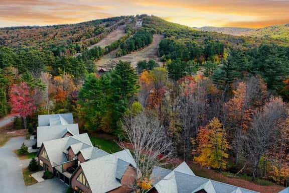 Cranmore Heights | Luxe, Hot Tub, Walk Downtown - Image 1