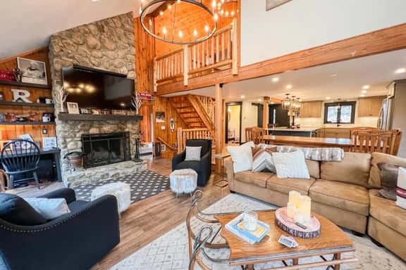 Expansive 3800 ft.² Home | Private Gym & Hot Tub! - Image 1