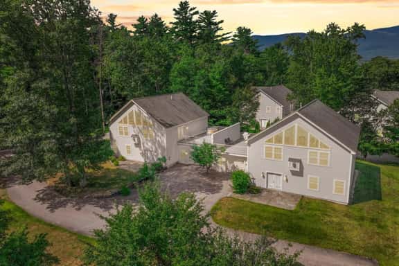 Locust Lodge #3 | 18 Beds, Sleeps 28, HotTub, Pool - Image 1