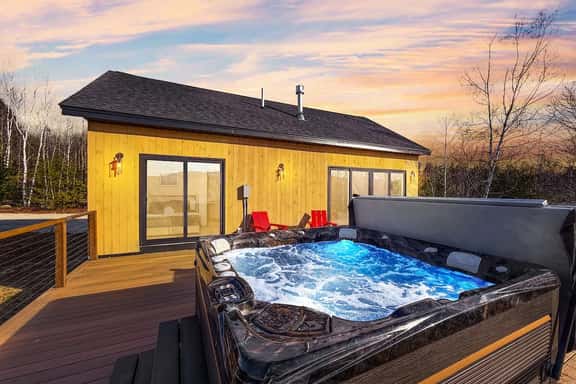 Peaks & Pines | 5 Min to Ski Resort, HotTub, Views - Image 1