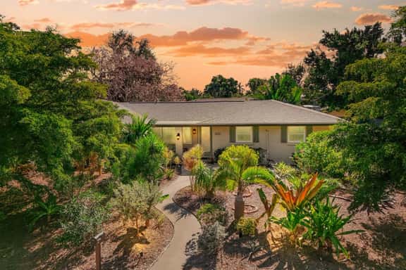 Siesta Gardens | Outdoor Oasis, Game Room, Central - Image 1