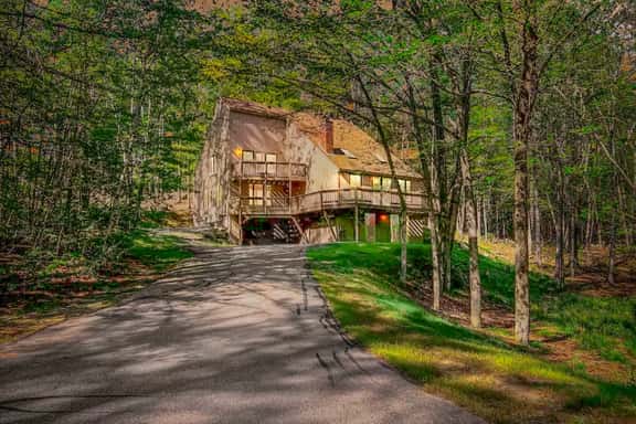 Spacious 5 Bedroom N. Conway Home | Best Location! - Image 1