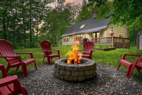 The Check Inn | Close to Hiking, Rivers, Storyland - Image 1