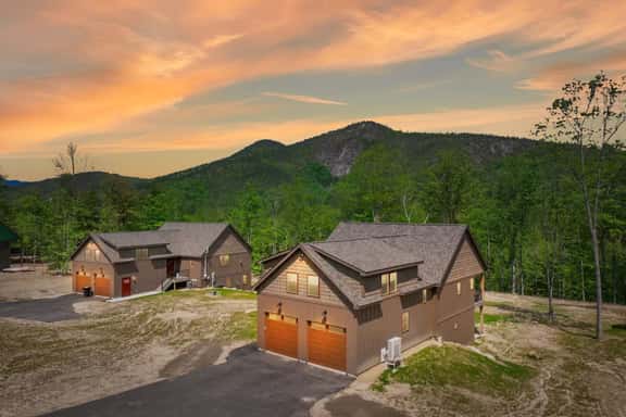 The Ledgeview Lodge | Brand New, Hot tub, Views - Image 1