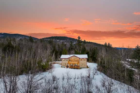 The Mountainview Escape | Luxury, Views & Hot Tub - Image 1