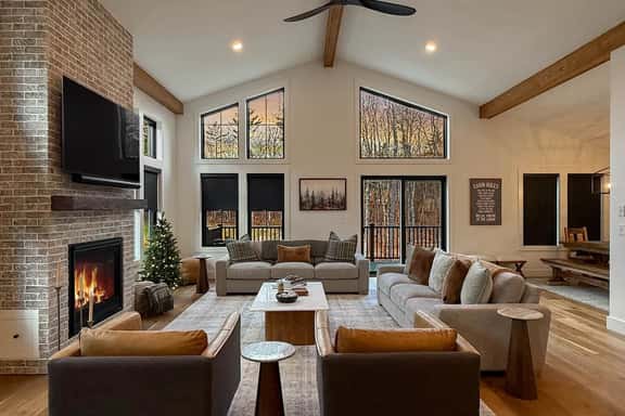 The Timberline | Mountain Luxury + Hot Tub - Image 1