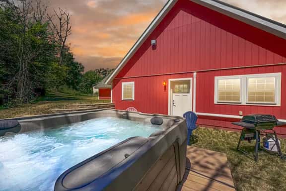 White Mountain Dream Cabin | 4 Acres  + Hot Tub - Image 1