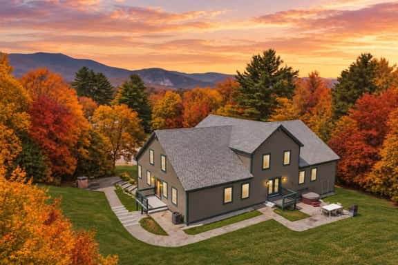 10 Locust Lane | Sleeps 32, Pool, Hot Tub, 15 BDRM - Image 1