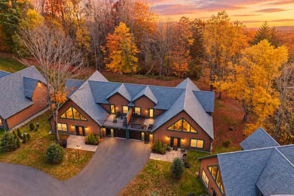 Luxe Mountain Home | River, Cranmore, Hot Tub - Image 1
