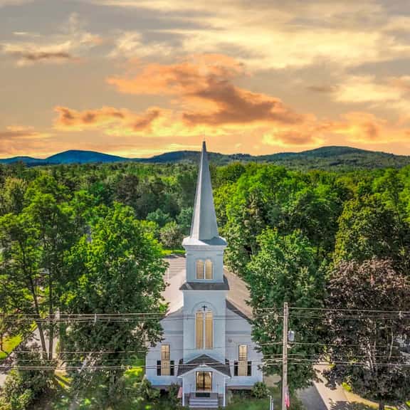 1826 Conway Renovated Church | 5 Bdrm, Pond Access - Image 1