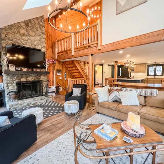 Expansive 3800 ft.² Home | Private Gym & Hot Tub! - Image 1