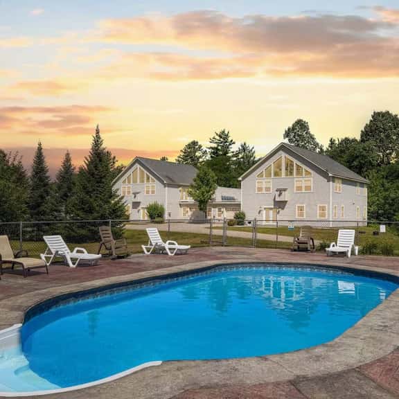 Locust Lodge #2 | 18 Beds, Sleeps 28, HotTub, Pool - Image 1