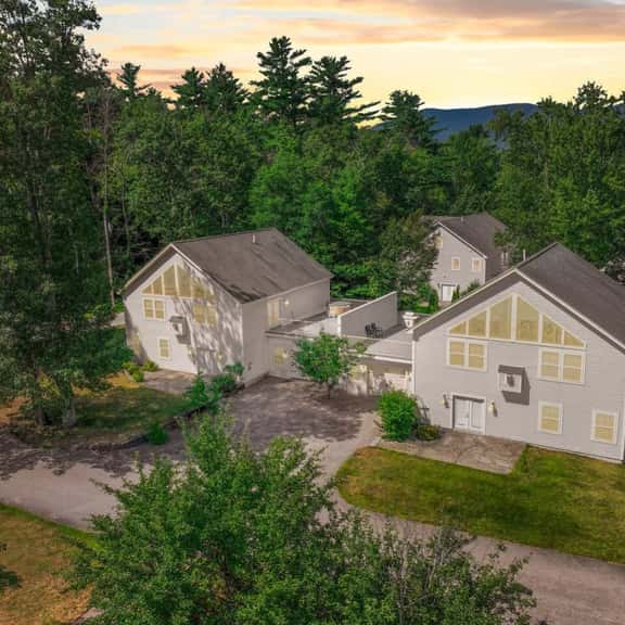 Locust Lodge #3 | 18 Beds, Sleeps 28, HotTub, Pool - Image 1