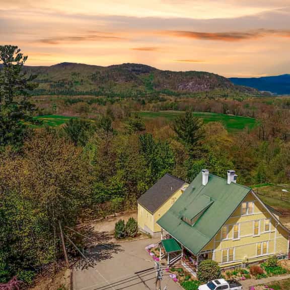 North Conway Getaway | Hot Tub, Pool & Sleeps 25! - Image 1
