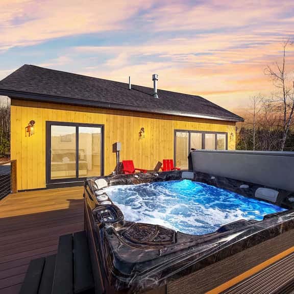 Peaks & Pines | 5 Min to Ski Resort, HotTub, Views - Image 1