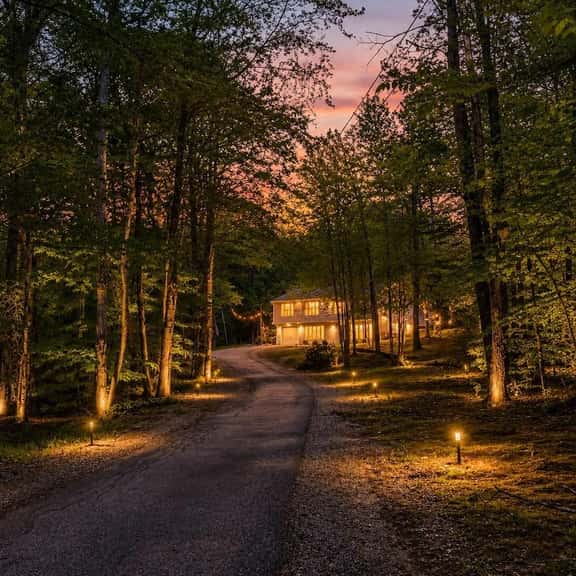 Pine Acres | 5 Bedroom, Hot Tub, Sauna, 2.5 Acres - Image 1