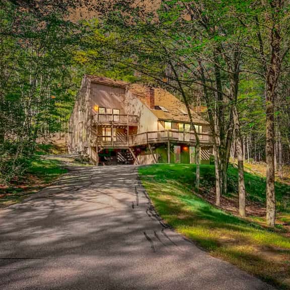 Spacious 5 Bedroom N. Conway Home | Best Location! - Image 1