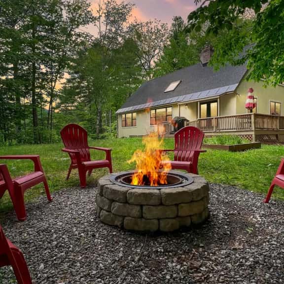 The Check Inn | Close to Hiking, Rivers, Storyland - Image 1