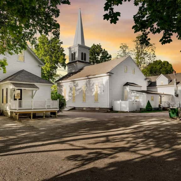 The Trilogy | Sleeps 36, 3 Hot Tubs, 19 Beds, Pond - Image 1