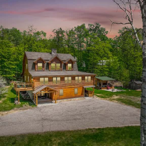 White Mtn Log Cabin | Hot tub, Views, Outdoor Bar! - Image 1