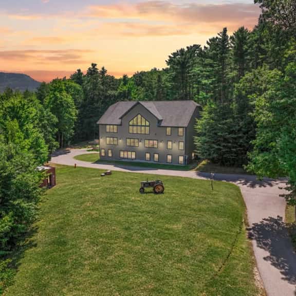 92 Locust Lane | 16 BDRMS, Sleeps 34, Pool, HotTub - Image 1