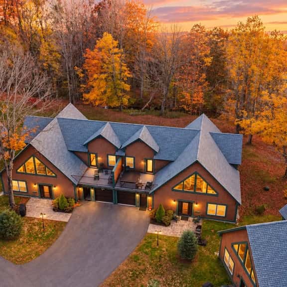 Luxe Mountain Home | River, Cranmore, Hot Tub - Image 1