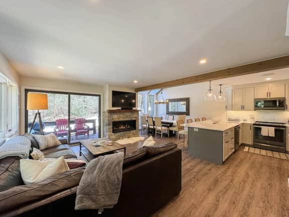 Attitash Heights | Ski in/out Getaway with Pool - Image 5
