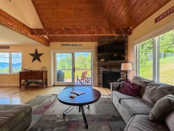 Black Mountain Ski in/out Home | Views + Hot tub! - Image 3
