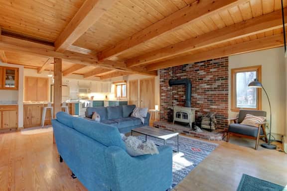 Cozy Mt. Home Tucked Away yet Close to Everything! - Image 4