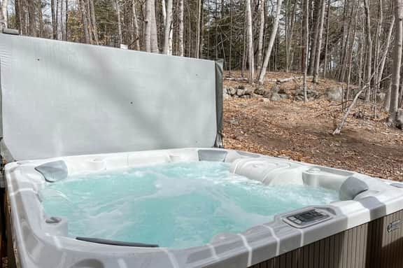 Expansive 3800 ft.² Home | Private Gym & Hot Tub! - Image 5