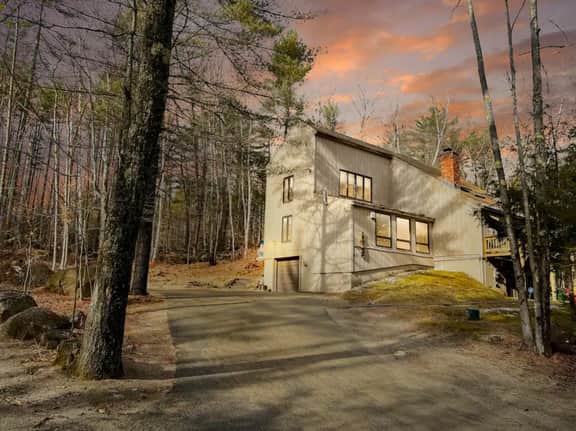 Expansive 3800 ft.² Home | Private Gym & Hot Tub! - Image 3