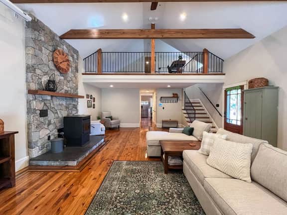 Fowler Farmhouse | Downtown | Beach | Hot tub +Bar - Image 2