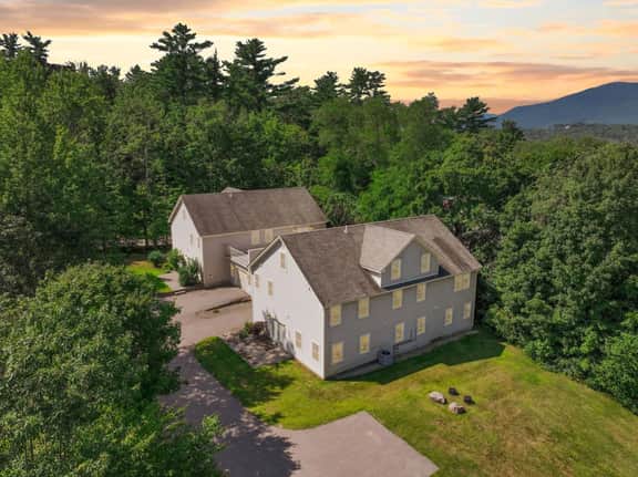 Locust Lodge #1 | 26 Beds, Sleeps 42, HotTub, Pool - Image 4